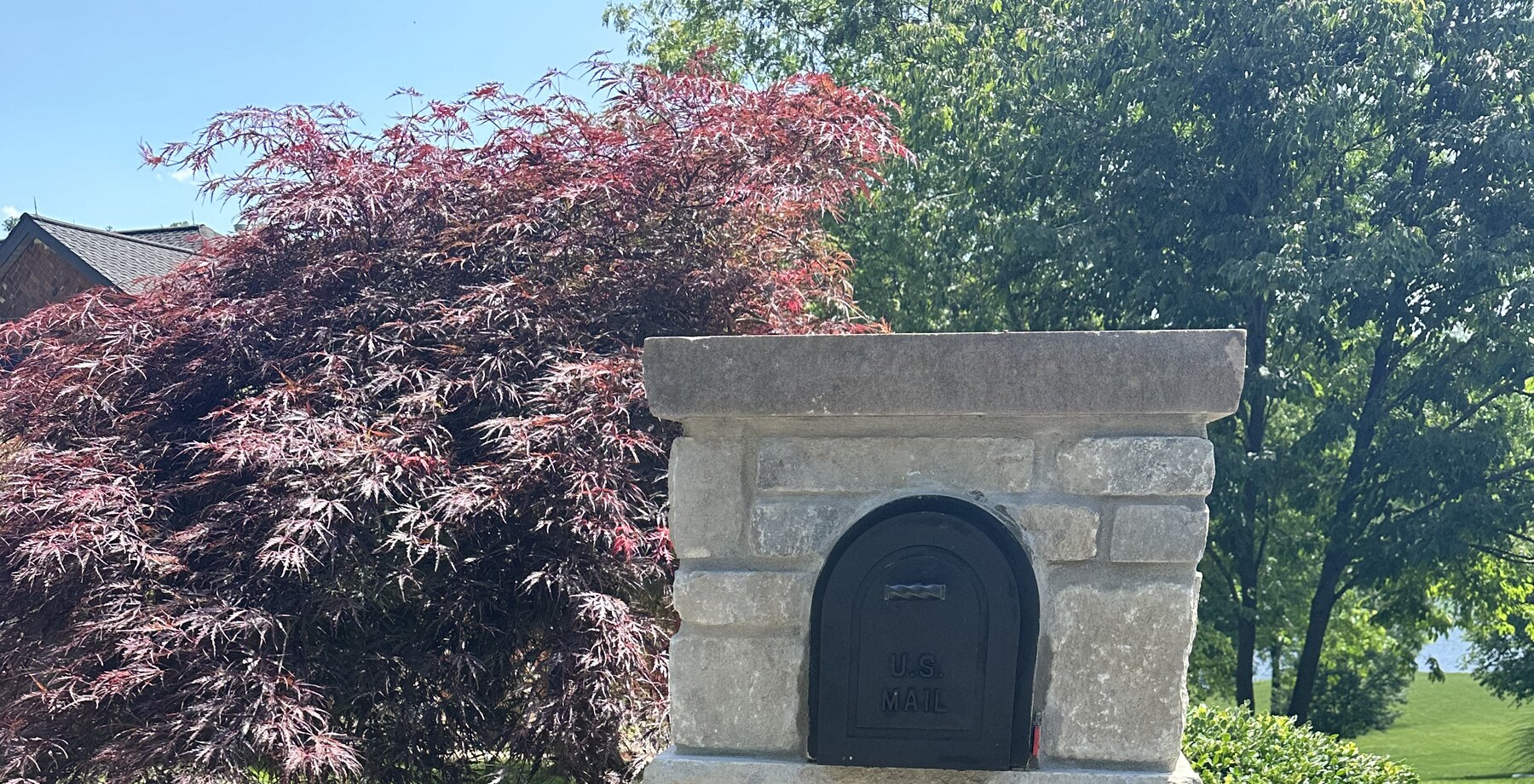Custom natural stone masonry mailbox